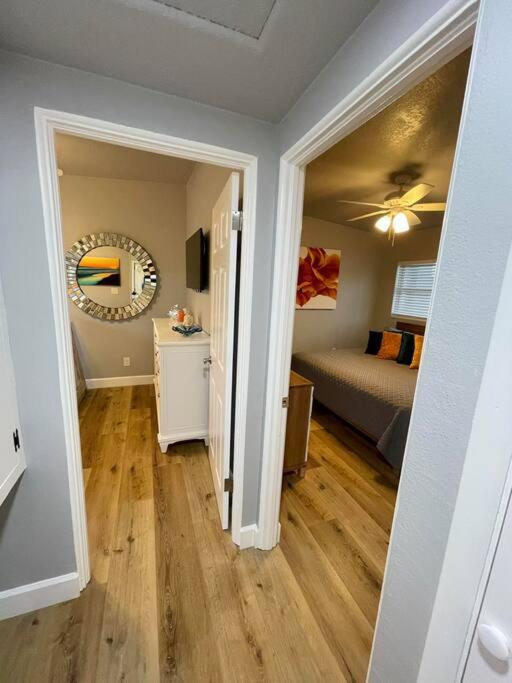 Midtown Cottage - In The Heart Of Cocoa Beach Eksteriør billede