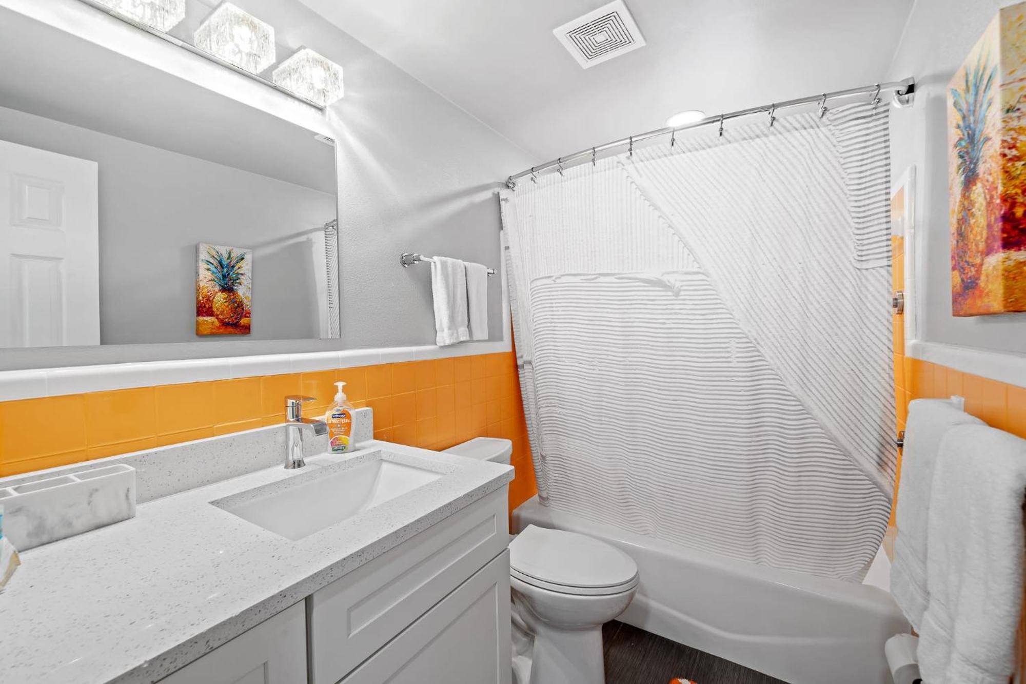 Midtown Cottage - In The Heart Of Cocoa Beach Eksteriør billede